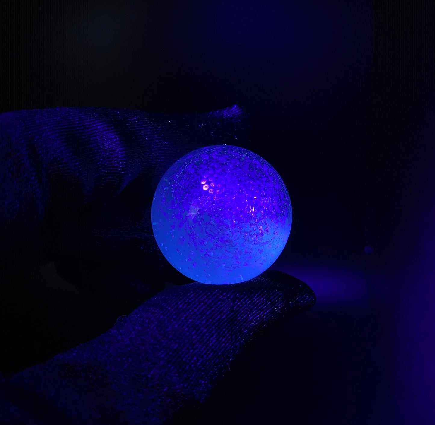 Borosilicate Glass Marble with Dichroic Spiral and Blue UV Reactive Glass 1.04 inch || Boro Marble Sparkling Blue and Teal Dichro